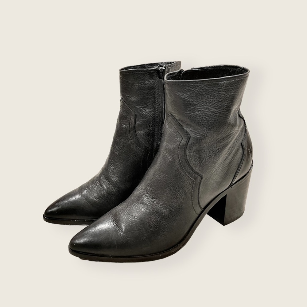 Frye Flynn Short Zip Fall/Winter Black Leather Heeled Chic Everyday Ankle Bootie - Picture 11 of 15